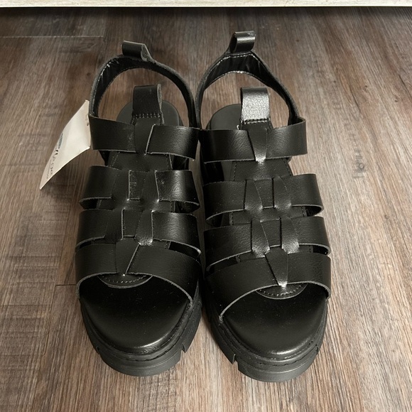 NWT Black Strappy Sandals chunky platform - Picture 1 of 7